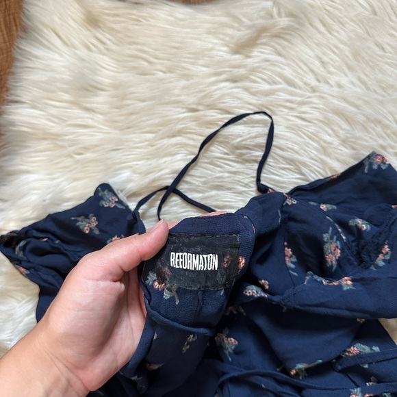 REFORMATION Costa Wrap Dress In Navy Blue Floral - Picture 6 of 8